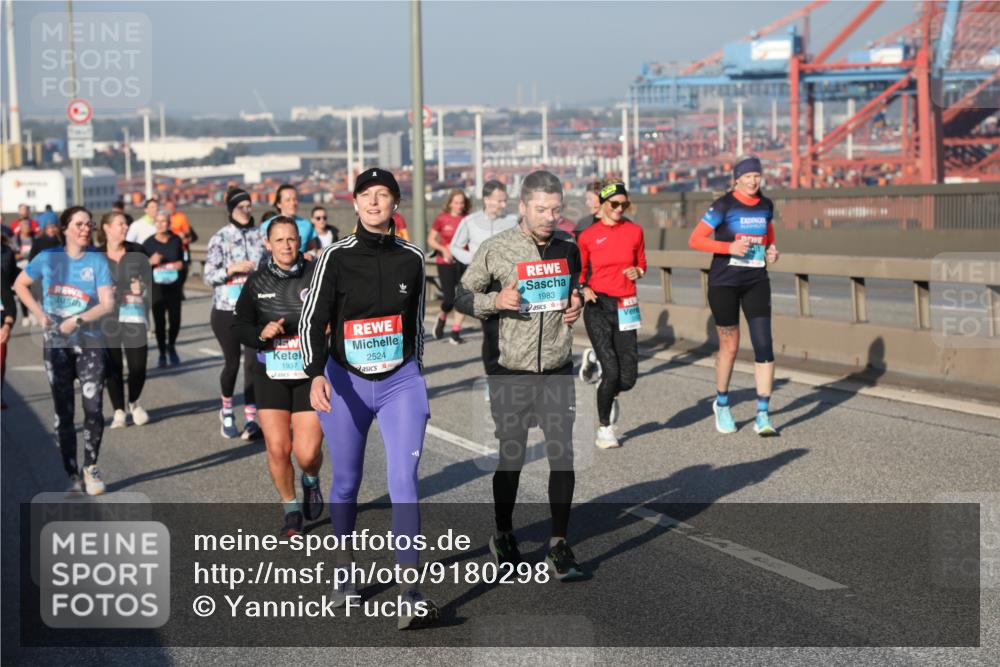 03.10.2025 - Köhlbrandbrückenlauf Yannick Fuchs http://msf.ph/oto/9180298 03.10.2025 08:54:13 Position 2 1937, 2524, 1983 meine-sportfotos.de