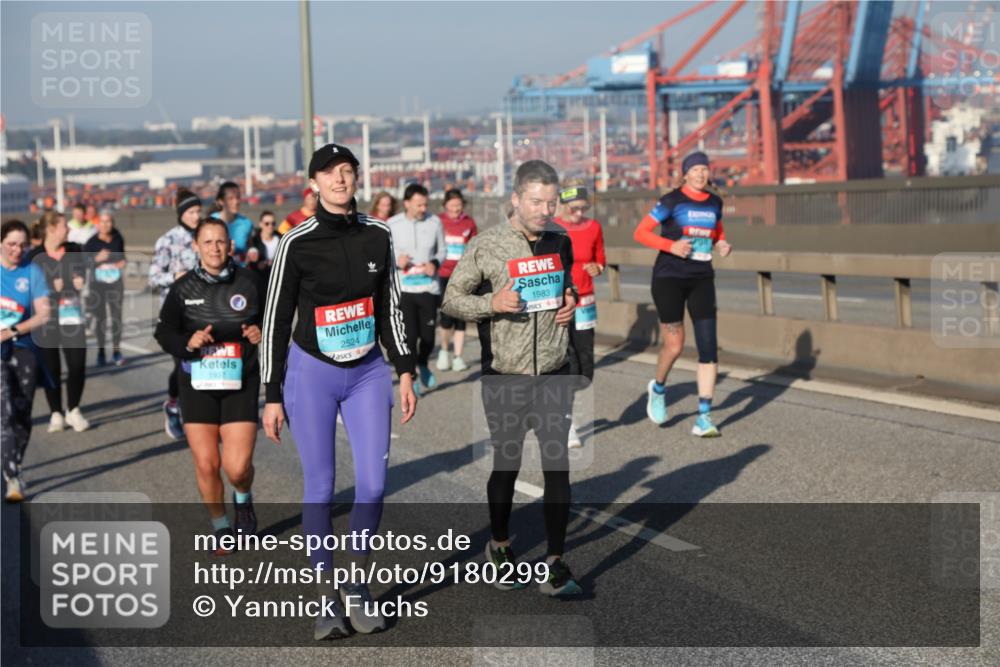 03.10.2025 - Köhlbrandbrückenlauf Yannick Fuchs http://msf.ph/oto/9180299 03.10.2025 08:54:14 Position 2 1907, 2524, 1983 meine-sportfotos.de