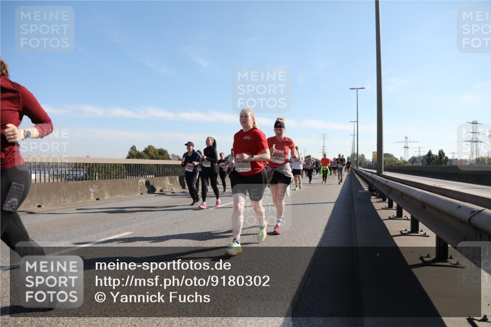 03.10.2025 - Köhlbrandbrückenlauf Yannick Fuchs http://msf.ph/oto/9180302 03.10.2025 11:21:02 Position 3 4812, 5141 meine-sportfotos.de