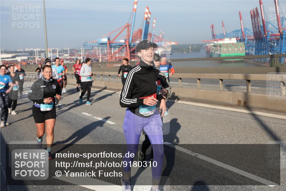 03.10.2025 - Köhlbrandbrückenlauf Yannick Fuchs http://msf.ph/oto/9180310 03.10.2025 08:54:15 Position 2 1937, 2524 meine-sportfotos.de