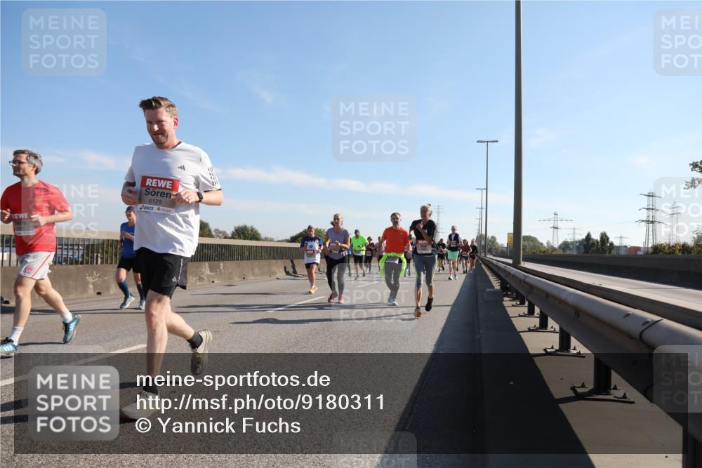 03.10.2025 - Köhlbrandbrückenlauf Yannick Fuchs http://msf.ph/oto/9180311 03.10.2025 11:21:06 Position 3 6125 meine-sportfotos.de