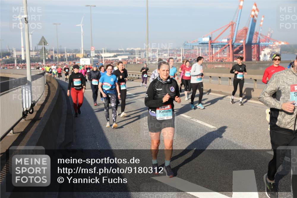 03.10.2025 - Köhlbrandbrückenlauf Yannick Fuchs http://msf.ph/oto/9180312 03.10.2025 08:54:16 Position 2 1937 meine-sportfotos.de