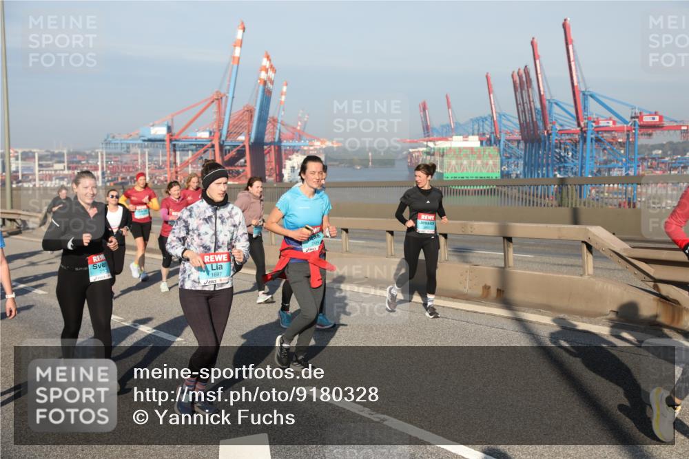 03.10.2025 - Köhlbrandbrückenlauf Yannick Fuchs http://msf.ph/oto/9180328 03.10.2025 08:54:18 Position 2 230, 1697 meine-sportfotos.de