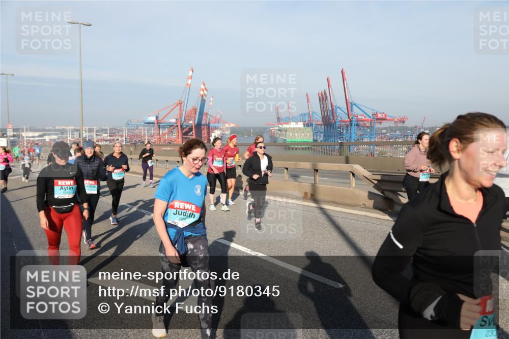 03.10.2025 - Köhlbrandbrückenlauf Yannick Fuchs http://msf.ph/oto/9180345 03.10.2025 08:54:21 Position 2 1990, 185, 230 meine-sportfotos.de