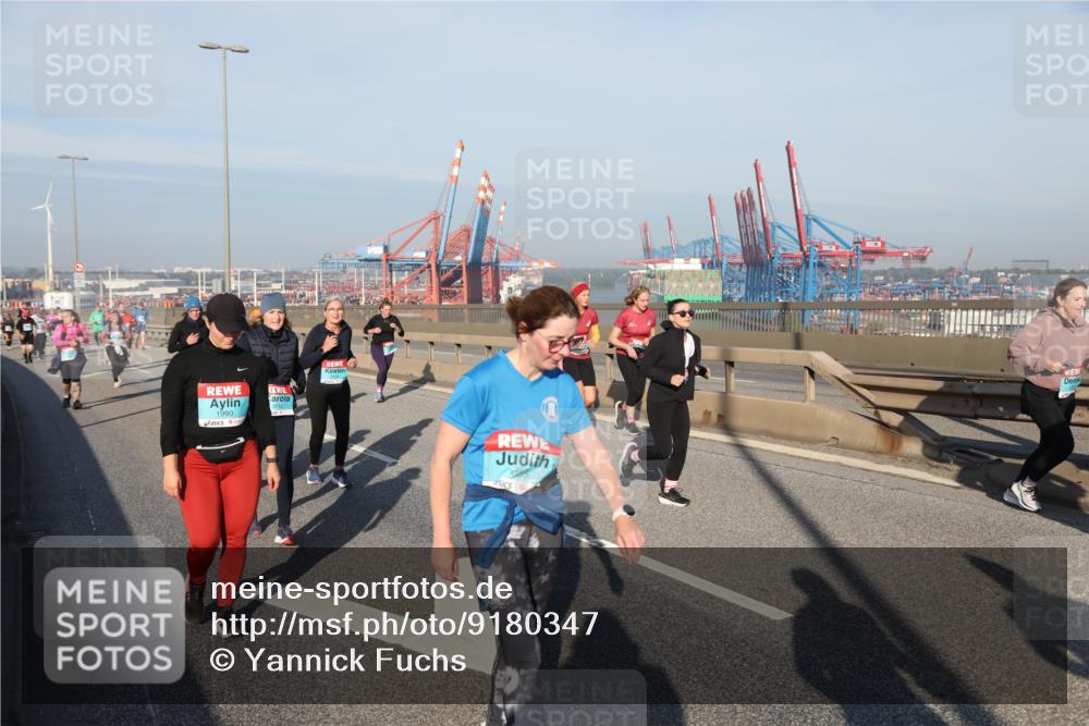 03.10.2025 - Köhlbrandbrückenlauf Yannick Fuchs http://msf.ph/oto/9180347 03.10.2025 08:54:21 Position 2 1990, 85 meine-sportfotos.de