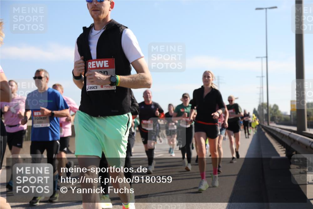 03.10.2025 - Köhlbrandbrückenlauf Yannick Fuchs http://msf.ph/oto/9180359 03.10.2025 11:21:11 Position 3  meine-sportfotos.de