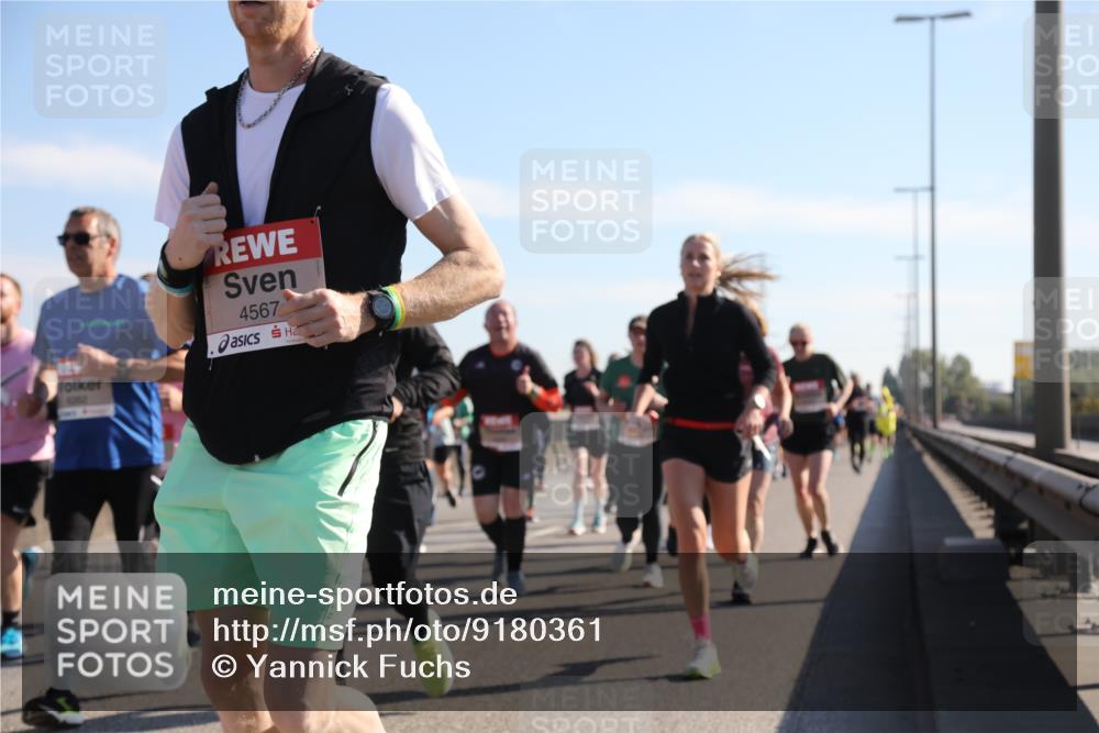 03.10.2025 - Köhlbrandbrückenlauf Yannick Fuchs http://msf.ph/oto/9180361 03.10.2025 11:21:11 Position 3 4567 meine-sportfotos.de