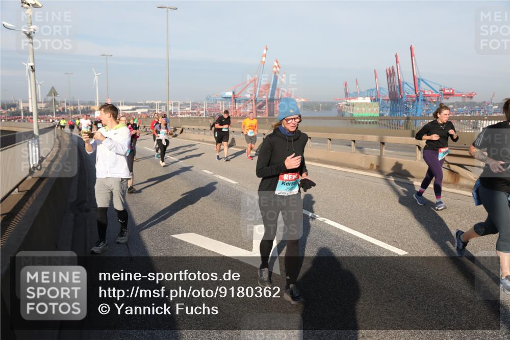 03.10.2025 - Köhlbrandbrückenlauf Yannick Fuchs http://msf.ph/oto/9180362 03.10.2025 08:54:26 Position 2 256 meine-sportfotos.de
