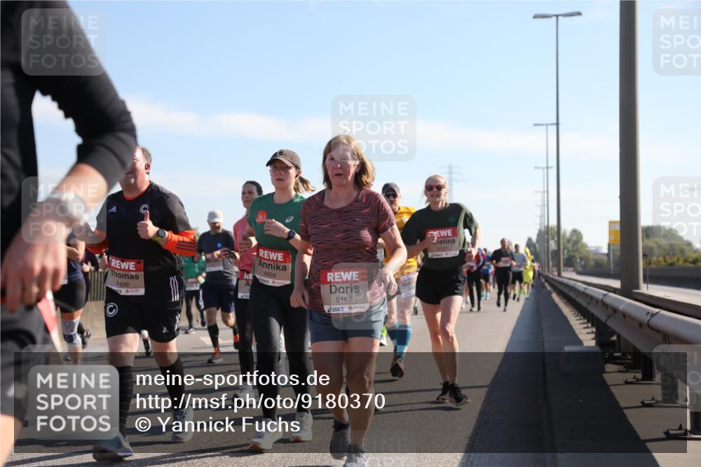 03.10.2025 - Köhlbrandbrückenlauf Yannick Fuchs http://msf.ph/oto/9180370 03.10.2025 11:21:13 Position 3 6439, 4859, 5167, 5137 meine-sportfotos.de
