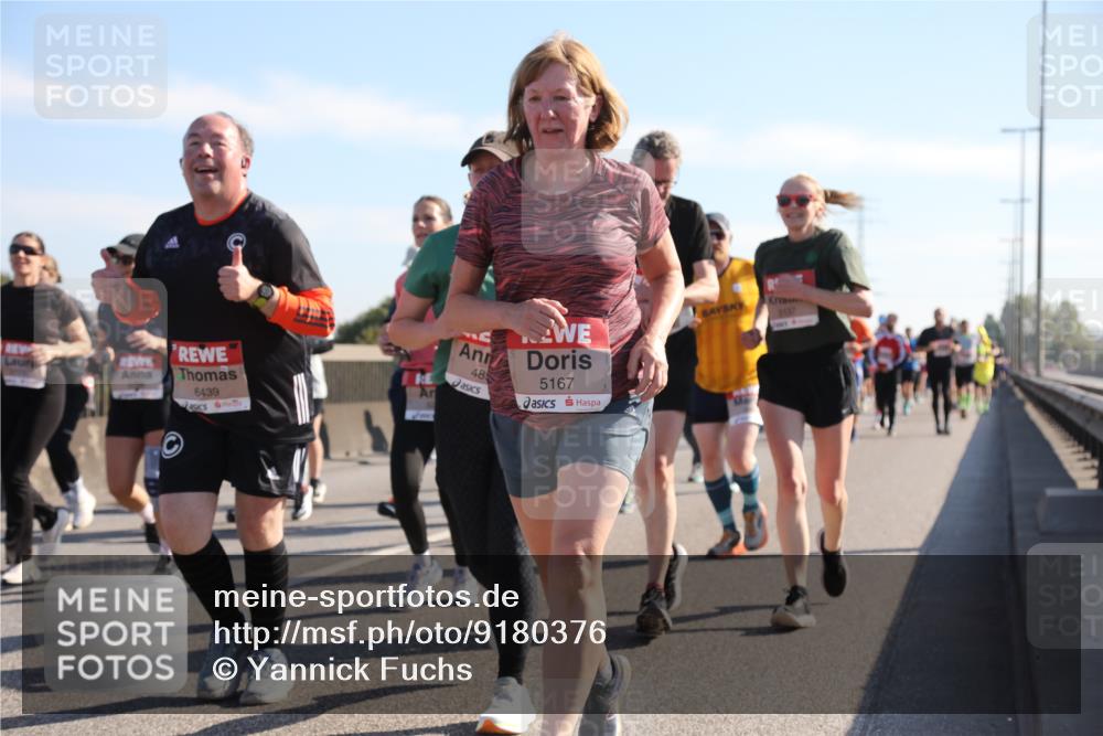 03.10.2025 - Köhlbrandbrückenlauf Yannick Fuchs http://msf.ph/oto/9180376 03.10.2025 11:21:14 Position 3 485, 6439, 5167, 5137 meine-sportfotos.de