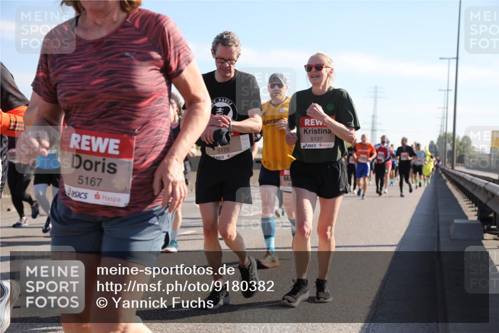 03.10.2025 - Köhlbrandbrückenlauf Yannick Fuchs http://msf.ph/oto/9180382 03.10.2025 11:21:14 Position 3 5137, 5167, 5172 meine-sportfotos.de