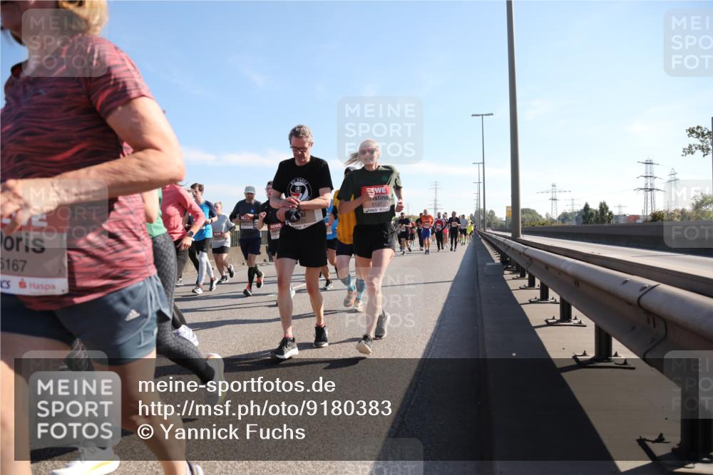 03.10.2025 - Köhlbrandbrückenlauf Yannick Fuchs http://msf.ph/oto/9180383 03.10.2025 11:21:15 Position 3 5167, 5137 meine-sportfotos.de