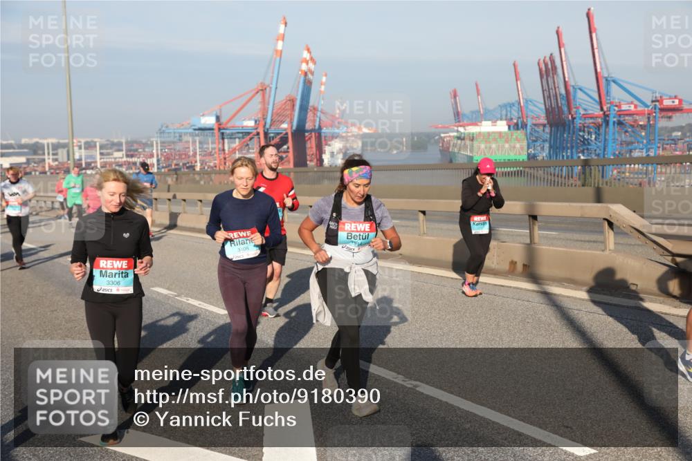 03.10.2025 - Köhlbrandbrückenlauf Yannick Fuchs http://msf.ph/oto/9180390 03.10.2025 08:54:30 Position 2 3306, 3408, 191 meine-sportfotos.de