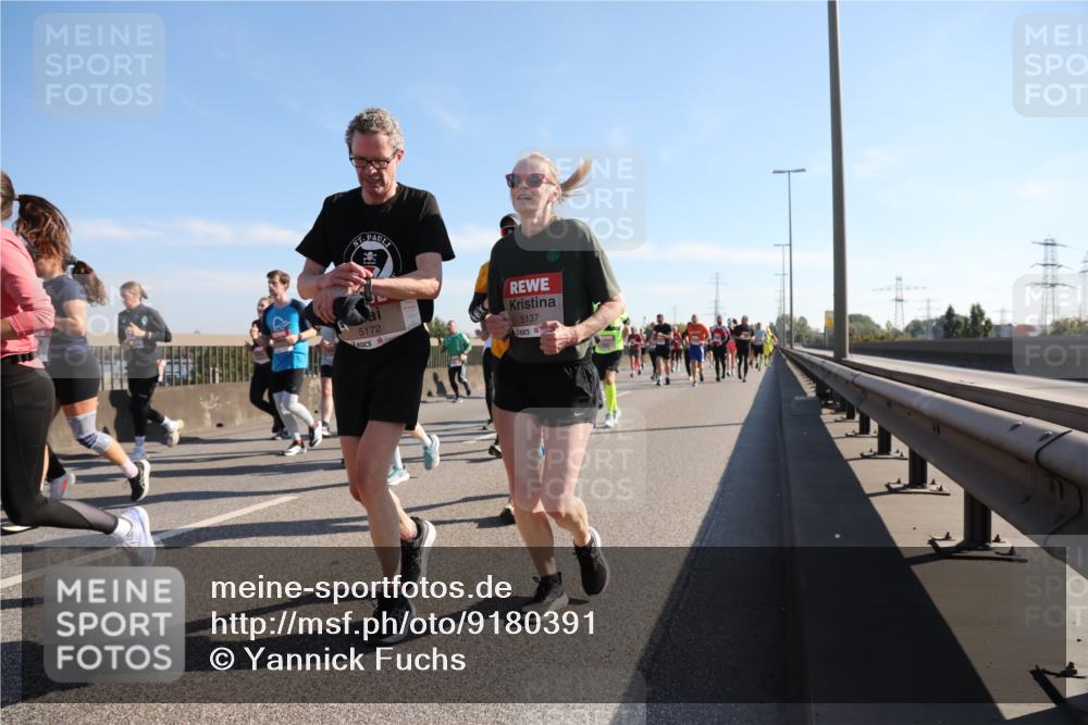 03.10.2025 - Köhlbrandbrückenlauf Yannick Fuchs http://msf.ph/oto/9180391 03.10.2025 11:21:15 Position 3 5172, 5137 meine-sportfotos.de
