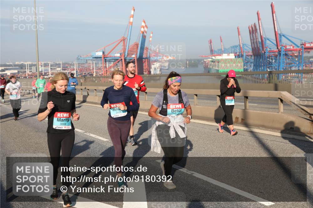 03.10.2025 - Köhlbrandbrückenlauf Yannick Fuchs http://msf.ph/oto/9180392 03.10.2025 08:54:30 Position 2 3306, 3408, 191 meine-sportfotos.de