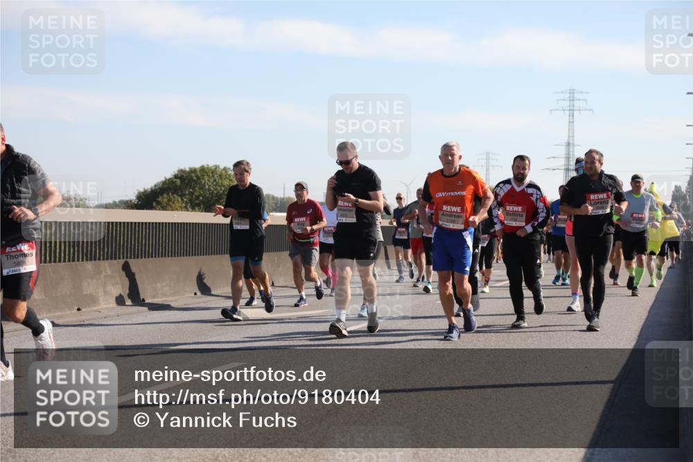 03.10.2025 - Köhlbrandbrückenlauf Yannick Fuchs http://msf.ph/oto/9180404 03.10.2025 11:21:18 Position 3 5858, 4670, 5128, 4728 meine-sportfotos.de