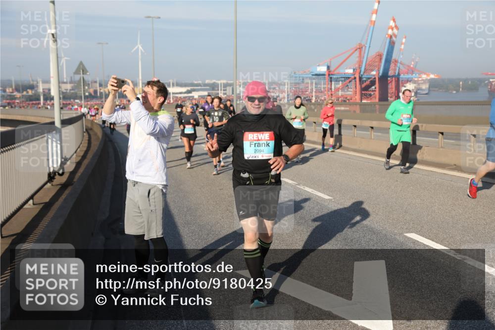 03.10.2025 - Köhlbrandbrückenlauf Yannick Fuchs http://msf.ph/oto/9180425 03.10.2025 08:54:37 Position 2 2094 meine-sportfotos.de