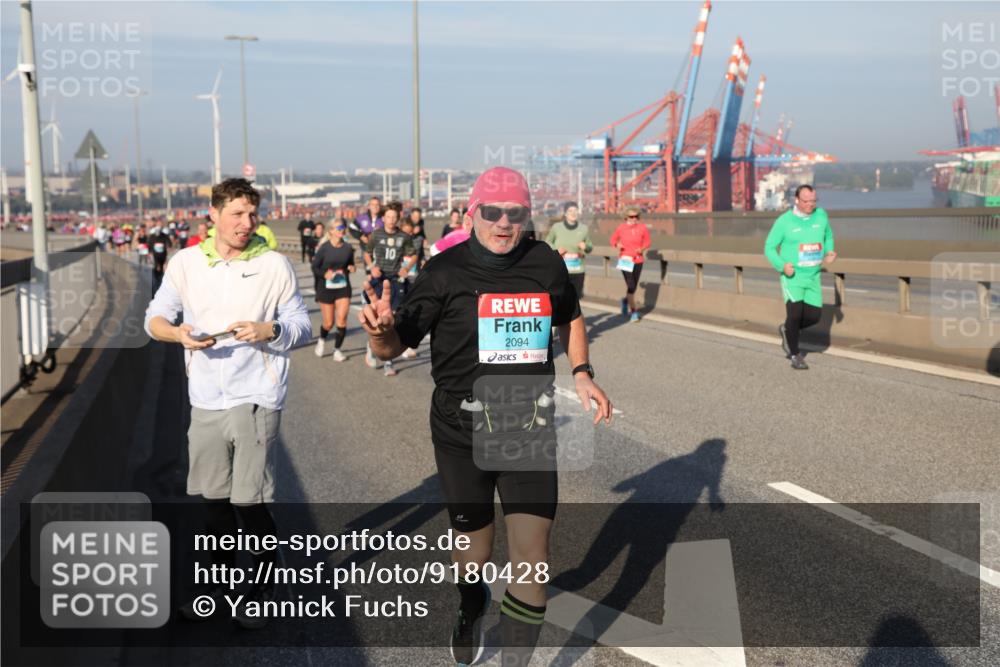 03.10.2025 - Köhlbrandbrückenlauf Yannick Fuchs http://msf.ph/oto/9180428 03.10.2025 08:54:37 Position 2 10, 2094 meine-sportfotos.de