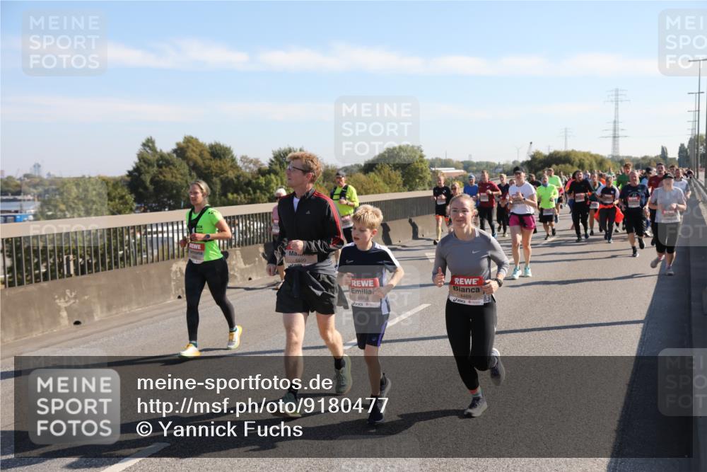 03.10.2025 - Köhlbrandbrückenlauf Yannick Fuchs http://msf.ph/oto/9180477 03.10.2025 11:21:27 Position 3 6599, 6598, 4469 meine-sportfotos.de