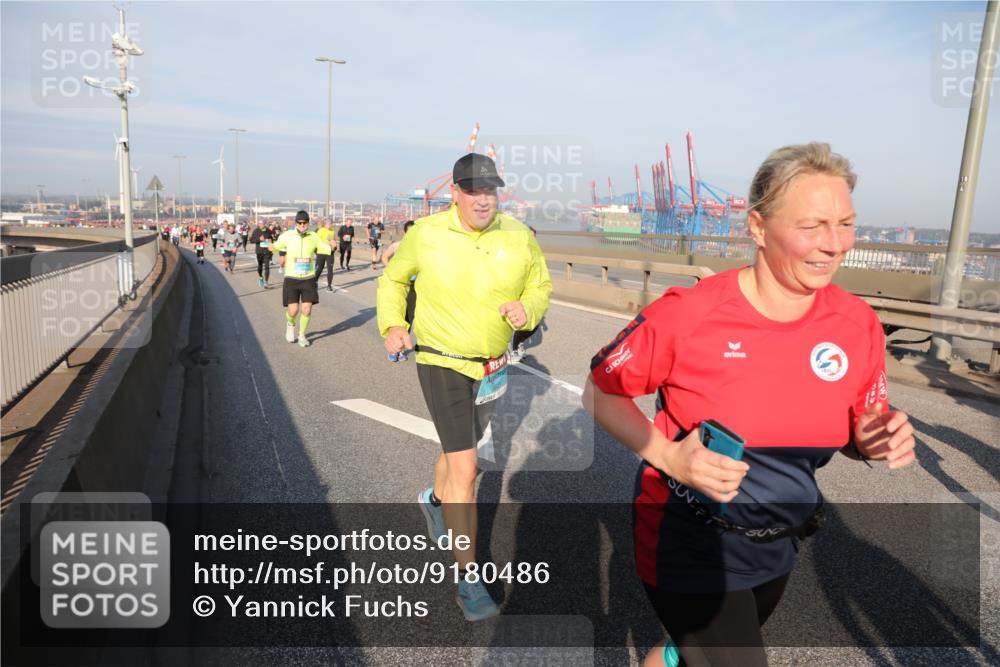 03.10.2025 - Köhlbrandbrückenlauf Yannick Fuchs http://msf.ph/oto/9180486 03.10.2025 08:54:46 Position 2  meine-sportfotos.de