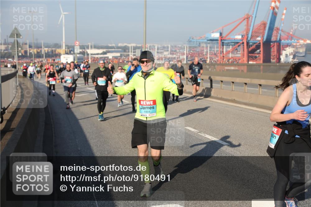 03.10.2025 - Köhlbrandbrückenlauf Yannick Fuchs http://msf.ph/oto/9180491 03.10.2025 08:54:47 Position 2 1904 meine-sportfotos.de