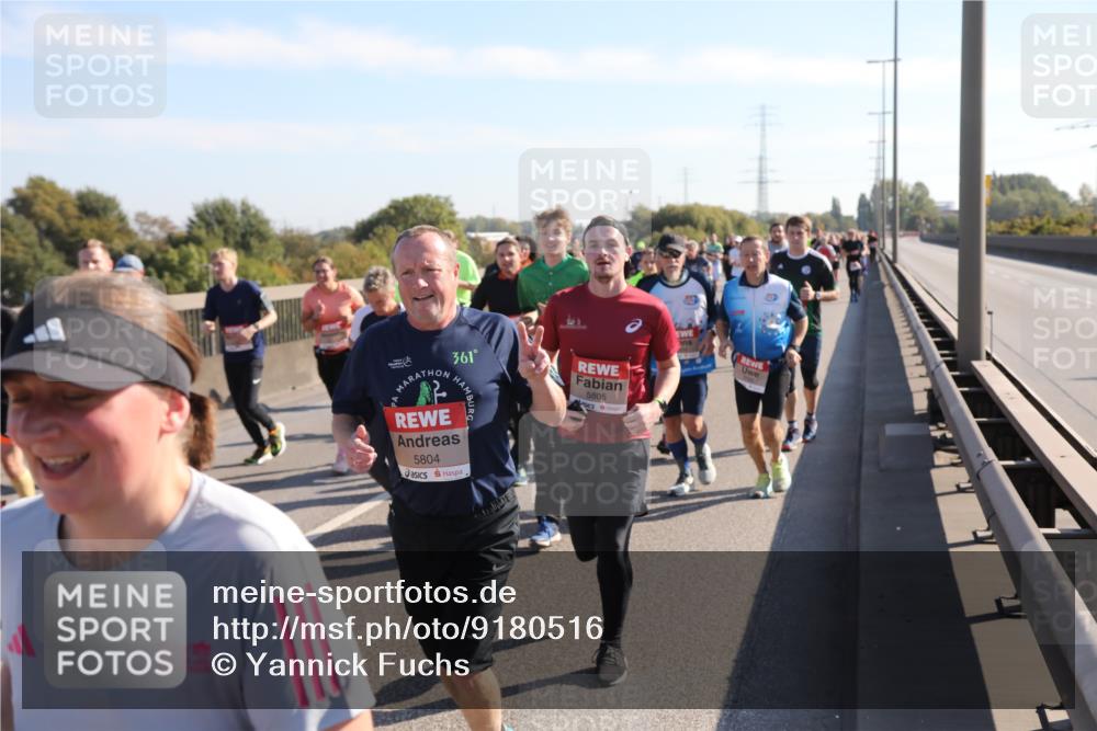 03.10.2025 - Köhlbrandbrückenlauf Yannick Fuchs http://msf.ph/oto/9180516 03.10.2025 11:21:31 Position 3 5804, 361, 5805 meine-sportfotos.de