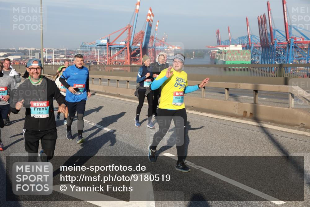 03.10.2025 - Köhlbrandbrückenlauf Yannick Fuchs http://msf.ph/oto/9180519 03.10.2025 08:54:51 Position 2 3455, 3279 meine-sportfotos.de
