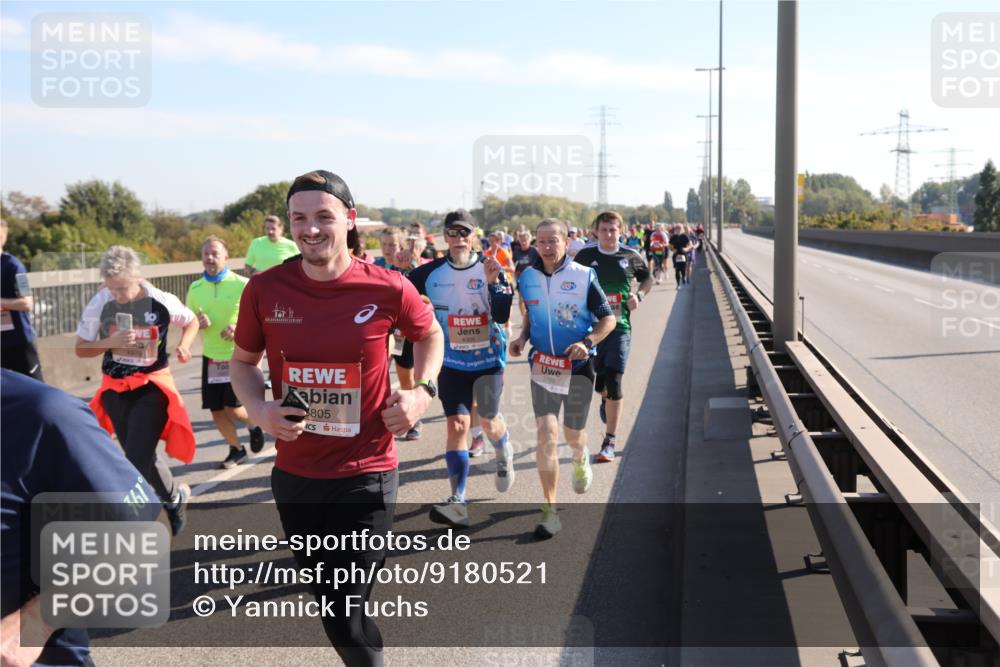 03.10.2025 - Köhlbrandbrückenlauf Yannick Fuchs http://msf.ph/oto/9180521 03.10.2025 11:21:32 Position 3 361, 4979, 3805, 5700 meine-sportfotos.de