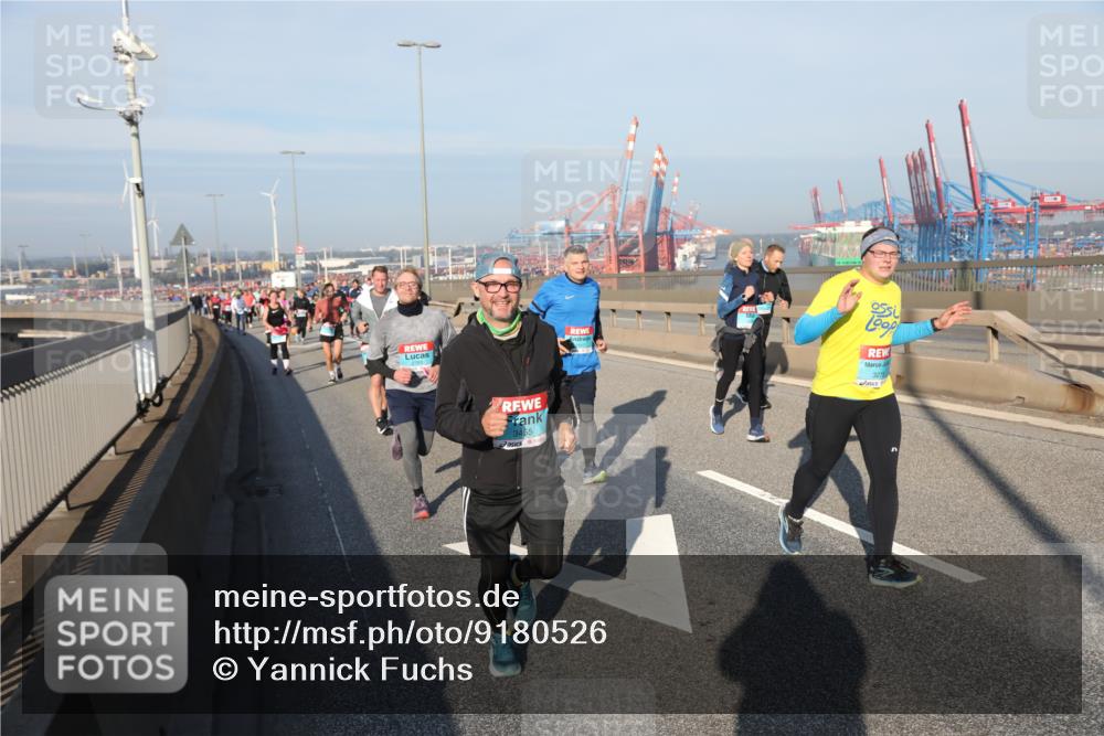 03.10.2025 - Köhlbrandbrückenlauf Yannick Fuchs http://msf.ph/oto/9180526 03.10.2025 08:54:52 Position 2 155, 3279 meine-sportfotos.de