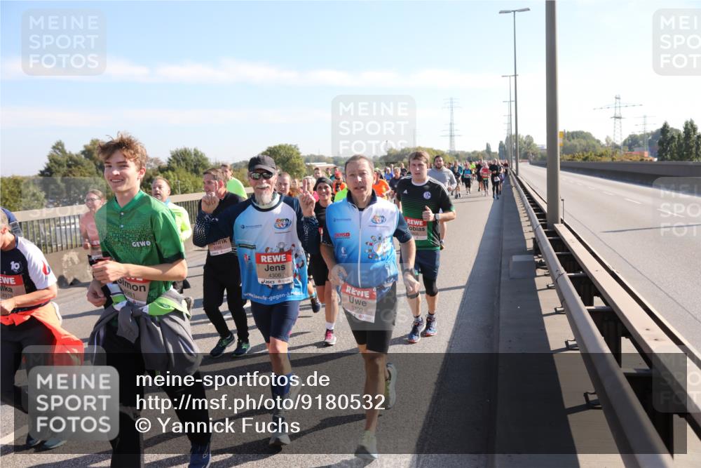 03.10.2025 - Köhlbrandbrückenlauf Yannick Fuchs http://msf.ph/oto/9180532 03.10.2025 11:21:33 Position 3 4979, 4981, 4306, 5700 meine-sportfotos.de