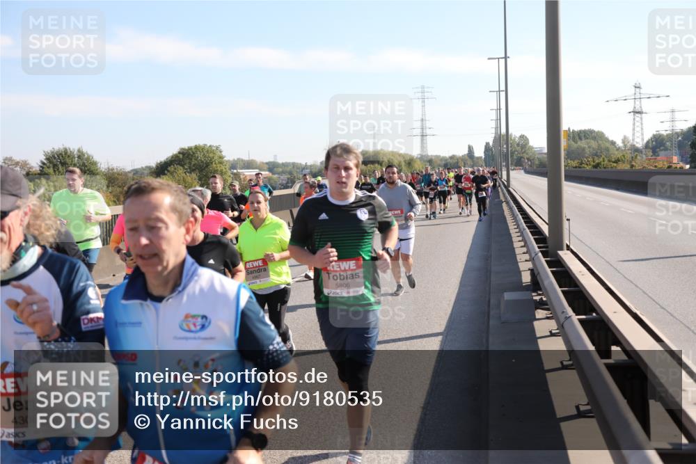 03.10.2025 - Köhlbrandbrückenlauf Yannick Fuchs http://msf.ph/oto/9180535 03.10.2025 11:21:33 Position 3 4306, 5806 meine-sportfotos.de