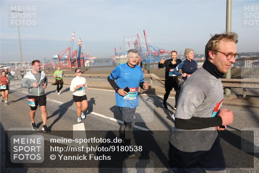 03.10.2025 - Köhlbrandbrückenlauf Yannick Fuchs http://msf.ph/oto/9180538 03.10.2025 08:54:54 Position 2 3163 meine-sportfotos.de