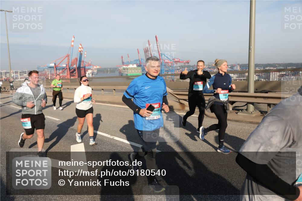 03.10.2025 - Köhlbrandbrückenlauf Yannick Fuchs http://msf.ph/oto/9180540 03.10.2025 08:54:54 Position 2 3163 meine-sportfotos.de