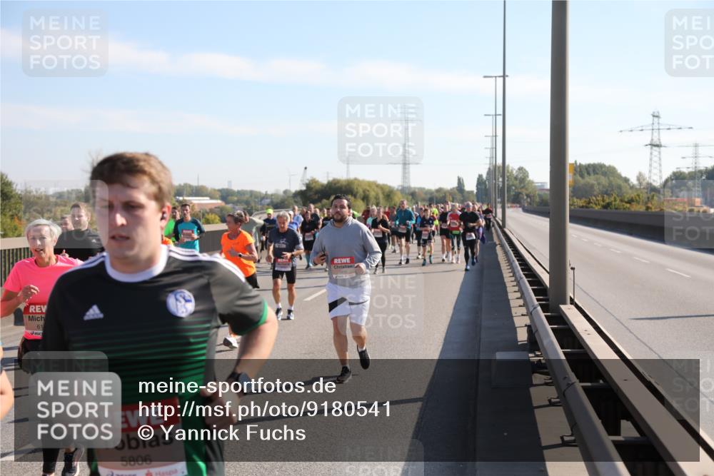 03.10.2025 - Köhlbrandbrückenlauf Yannick Fuchs http://msf.ph/oto/9180541 03.10.2025 11:21:34 Position 3 61, 5806, 3, 5816 meine-sportfotos.de