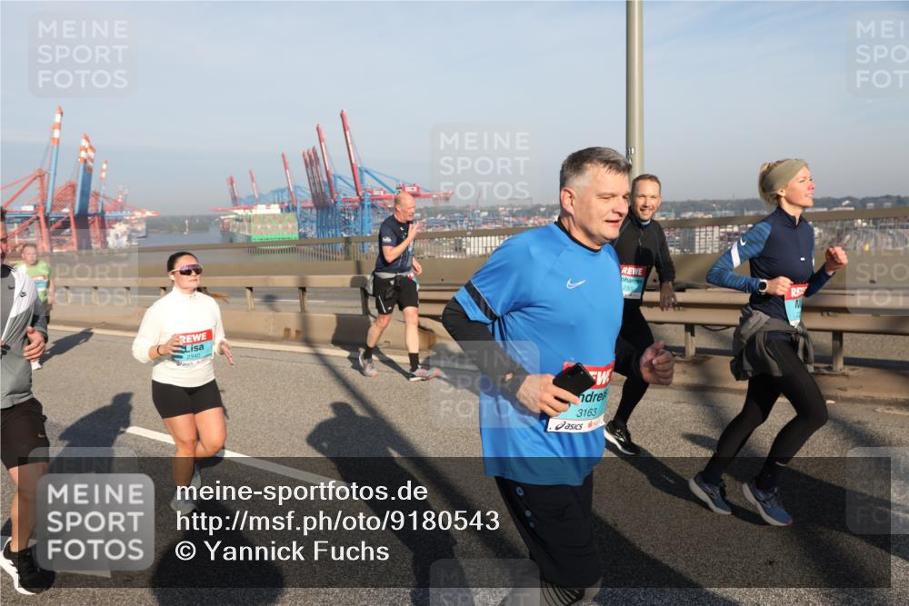 03.10.2025 - Köhlbrandbrückenlauf Yannick Fuchs http://msf.ph/oto/9180543 03.10.2025 08:54:54 Position 2 2340, 3163, 2300 meine-sportfotos.de