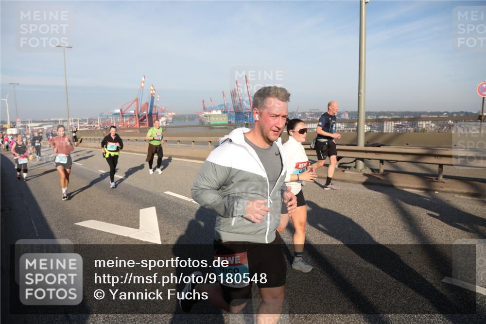 03.10.2025 - Köhlbrandbrückenlauf Yannick Fuchs http://msf.ph/oto/9180548 03.10.2025 08:54:55 Position 2 3230 meine-sportfotos.de