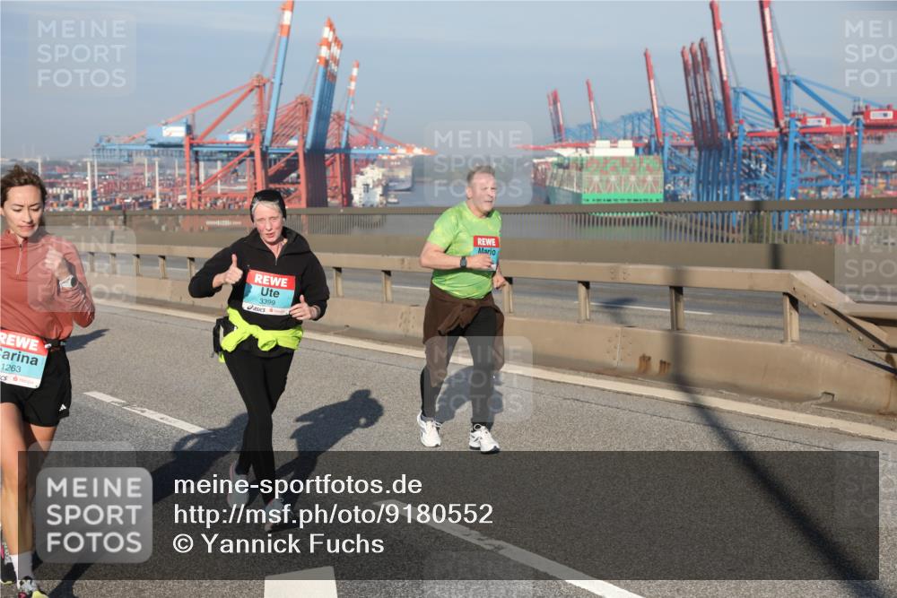 03.10.2025 - Köhlbrandbrückenlauf Yannick Fuchs http://msf.ph/oto/9180552 03.10.2025 08:54:56 Position 2 1263, 3399 meine-sportfotos.de