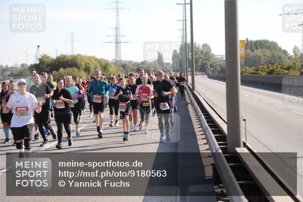 03.10.2025 - Köhlbrandbrückenlauf Yannick Fuchs http://msf.ph/oto/9180563 03.10.2025 11:21:37 Position 3 6790, 5886 meine-sportfotos.de