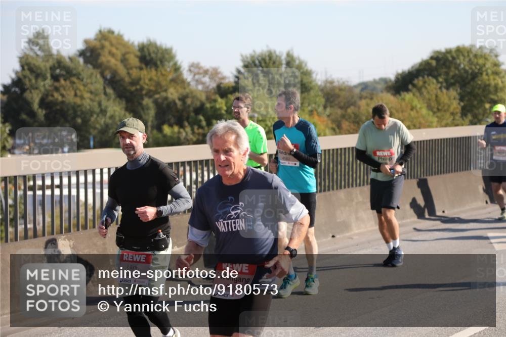 03.10.2025 - Köhlbrandbrückenlauf Yannick Fuchs http://msf.ph/oto/9180573 03.10.2025 11:21:37 Position 3 19, 6802, 6573, 4582 meine-sportfotos.de