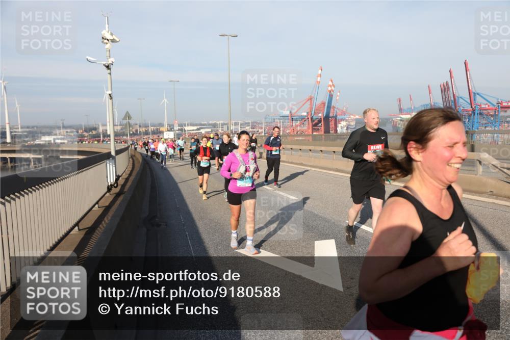 03.10.2025 - Köhlbrandbrückenlauf Yannick Fuchs http://msf.ph/oto/9180588 03.10.2025 08:55:00 Position 2  meine-sportfotos.de