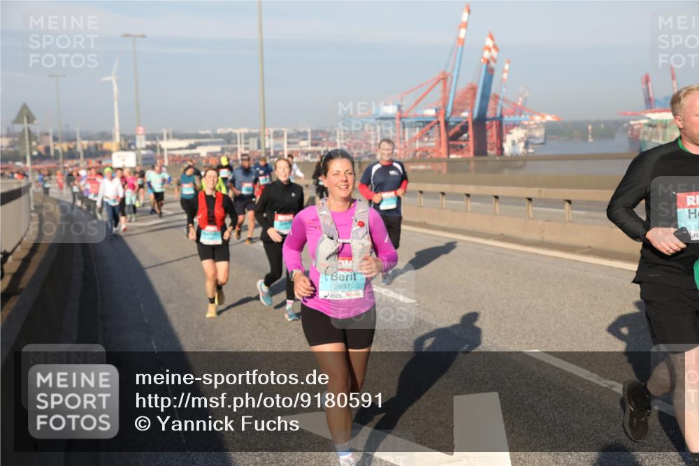 03.10.2025 - Köhlbrandbrückenlauf Yannick Fuchs http://msf.ph/oto/9180591 03.10.2025 08:55:00 Position 2 2637 meine-sportfotos.de
