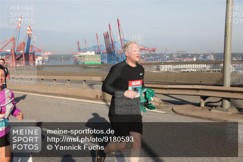 03.10.2025 - Köhlbrandbrückenlauf Yannick Fuchs http://msf.ph/oto/9180593 03.10.2025 08:55:01 Position 2 37, 118 meine-sportfotos.de
