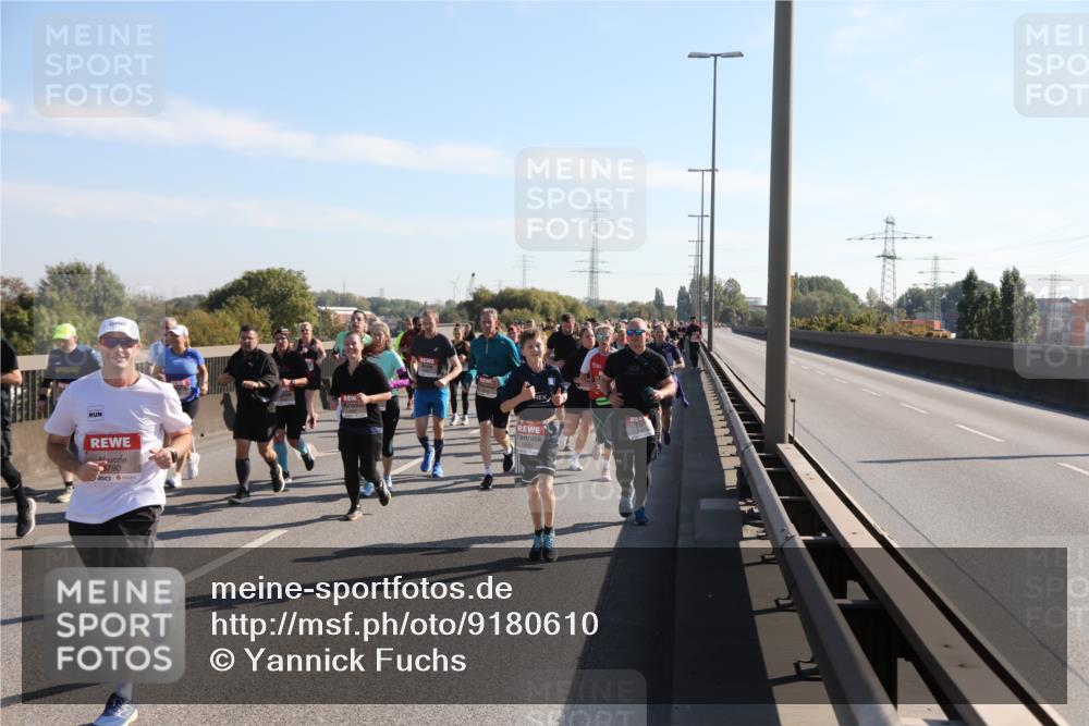 03.10.2025 - Köhlbrandbrückenlauf Yannick Fuchs http://msf.ph/oto/9180610 03.10.2025 11:21:40 Position 3 6790 meine-sportfotos.de