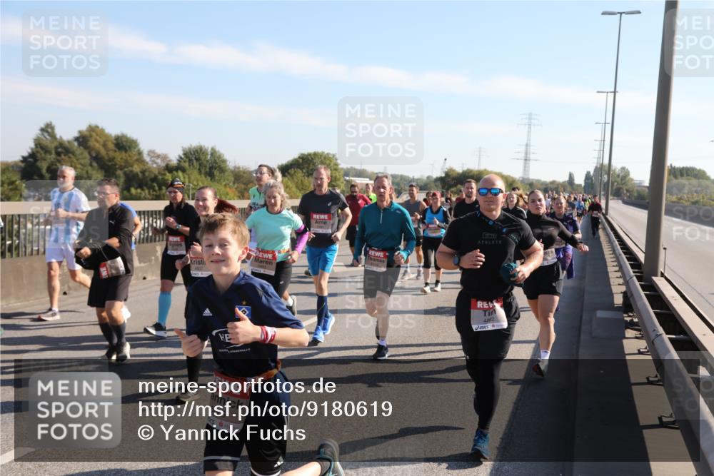 03.10.2025 - Köhlbrandbrückenlauf Yannick Fuchs http://msf.ph/oto/9180619 03.10.2025 11:21:42 Position 3 4607, 5886, 1, 4862 meine-sportfotos.de