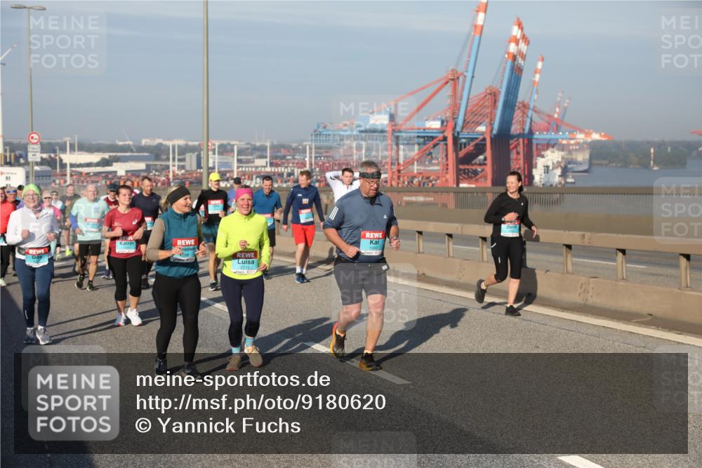 03.10.2025 - Köhlbrandbrückenlauf Yannick Fuchs http://msf.ph/oto/9180620 03.10.2025 08:55:05 Position 2 296, 2213, 1993 meine-sportfotos.de
