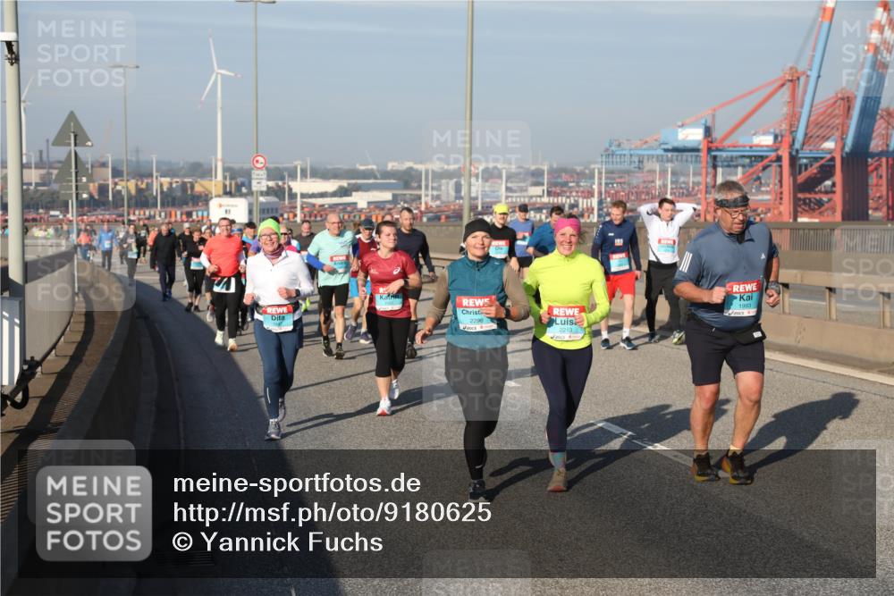 03.10.2025 - Köhlbrandbrückenlauf Yannick Fuchs http://msf.ph/oto/9180625 03.10.2025 08:55:05 Position 2 1847, 2296, 2213, 1993 meine-sportfotos.de