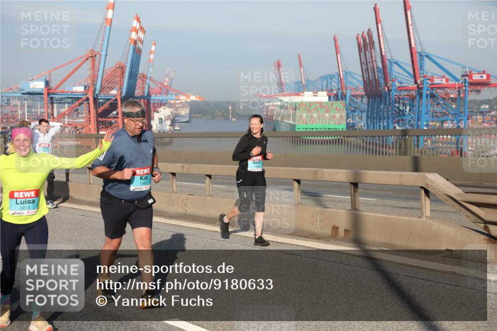 03.10.2025 - Köhlbrandbrückenlauf Yannick Fuchs http://msf.ph/oto/9180633 03.10.2025 08:55:06 Position 2 2213, 1993, 1895 meine-sportfotos.de