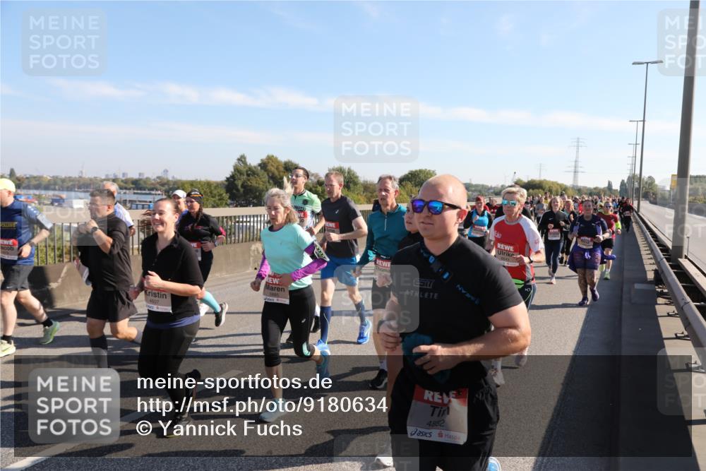 03.10.2025 - Köhlbrandbrückenlauf Yannick Fuchs http://msf.ph/oto/9180634 03.10.2025 11:21:43 Position 3 4607, 5885, 4882 meine-sportfotos.de