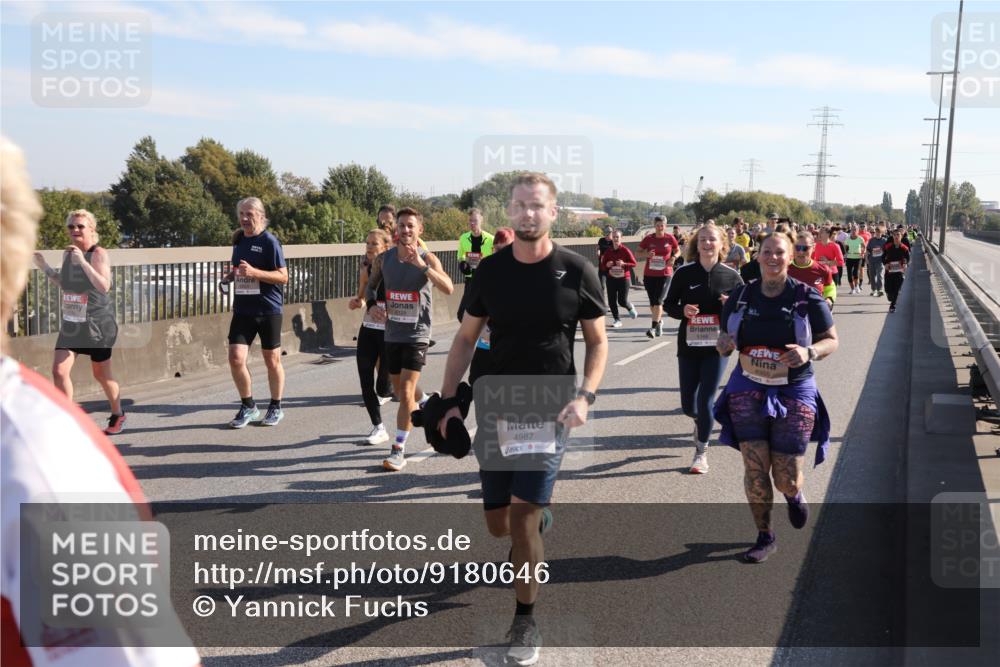 03.10.2025 - Köhlbrandbrückenlauf Yannick Fuchs http://msf.ph/oto/9180646 03.10.2025 11:21:45 Position 3 4987, 5166, 4355 meine-sportfotos.de