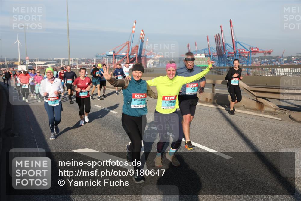 03.10.2025 - Köhlbrandbrückenlauf Yannick Fuchs http://msf.ph/oto/9180647 03.10.2025 08:55:07 Position 2 2296, 2213, 1993 meine-sportfotos.de